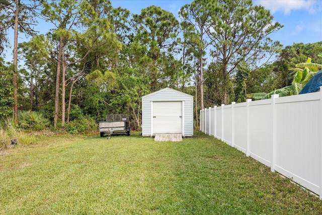 view of yard featuring a storage shed