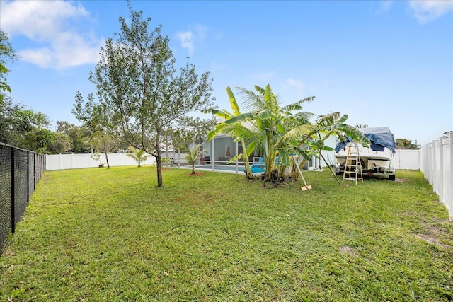 view of yard with a pool