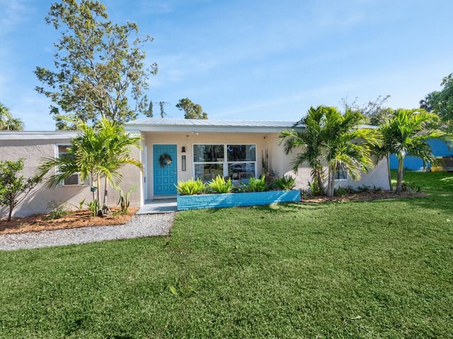 single story home with a front lawn