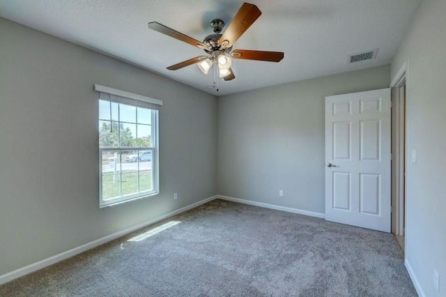 unfurnished room with light carpet and ceiling fan