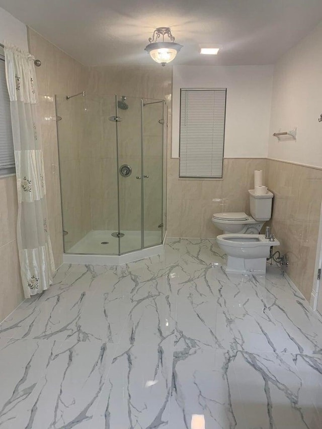 bathroom featuring tiled shower, toilet, a bidet, and tile walls