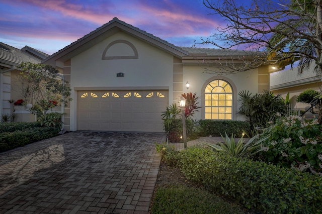 view of front facade featuring a garage