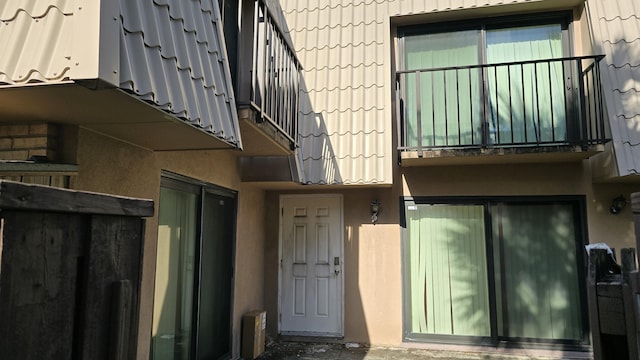 entrance to property with a balcony