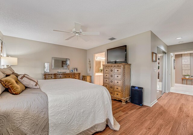 bedroom featuring a textured ceiling, ceiling fan, and light hardwood / wood-style floors