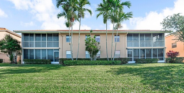 9817 Seacrest Cir Unit 201, Boynton Beach, FL 33437 - bathroom with toilet, a sink, wallpapered walls, tile patterned floors, and a shower stall