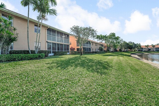 9817 Seacrest Cir Unit 201, Boynton Beach, FL 33437 - sunroom / solarium with expansive windows, visible vents, tile patterned flooring, and ceiling fan