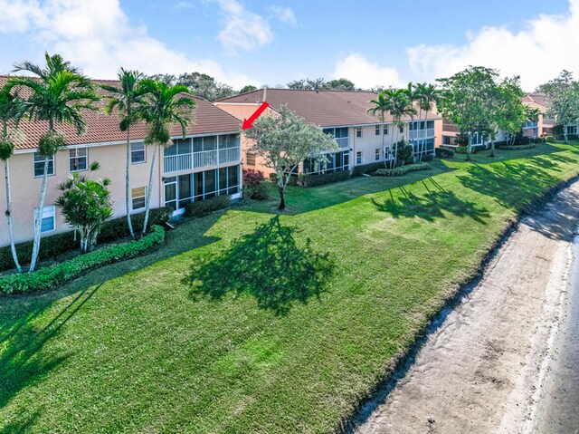 9817 Seacrest Cir Unit 201, Boynton Beach, FL 33437 - clothes washing area with washing machine and clothes dryer, baseboards, light tile patterned flooring, and cabinet space