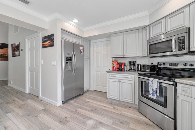 kitchen with tasteful backsplash, light hardwood / wood-style floors, stainless steel appliances, and ornamental molding