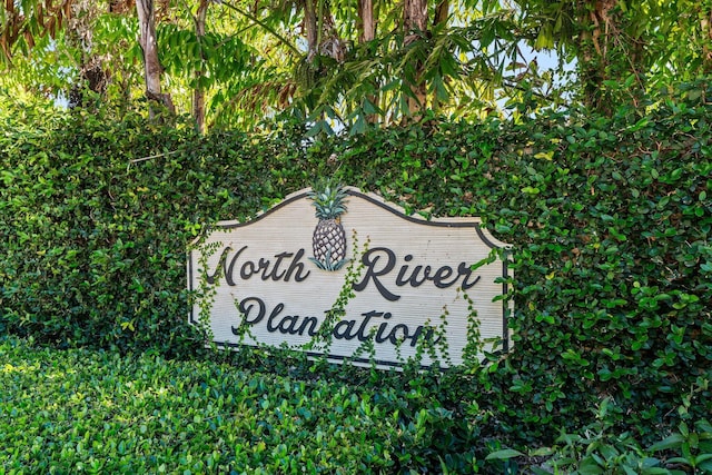 view of community / neighborhood sign