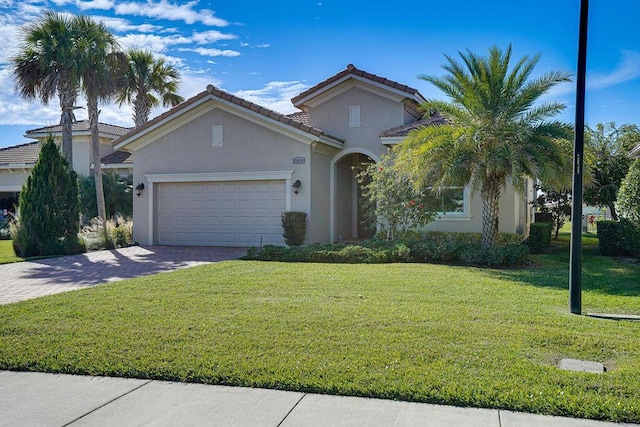 view of front facade featuring a front yard and a garage