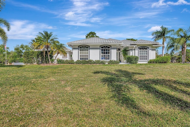 view of front of house featuring a front lawn