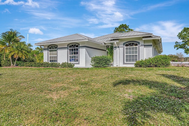 view of front of house with a front lawn