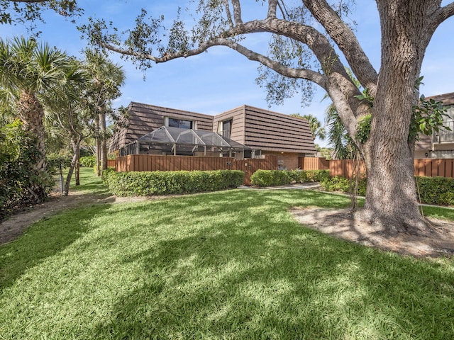 view of yard featuring a lanai