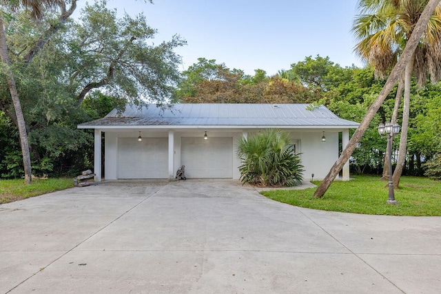 garage featuring a lawn