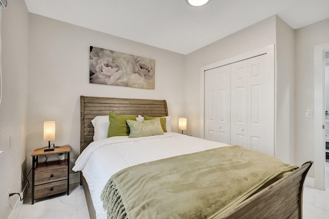 bedroom featuring a closet