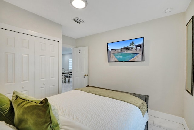 bedroom featuring a closet