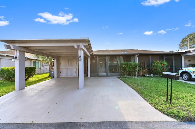 view of front of home with a front lawn and a carport