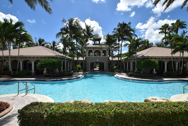 view of swimming pool