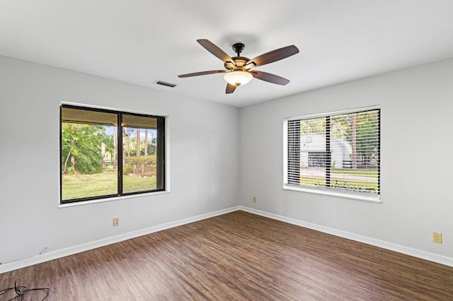 spare room featuring dark wood-type flooring and ceiling fan