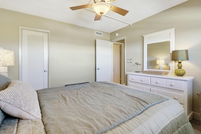 bedroom featuring a textured ceiling and ceiling fan