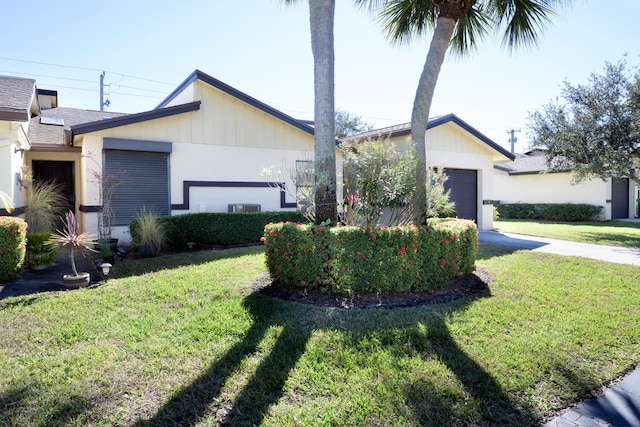 view of front of property featuring a garage and a front lawn