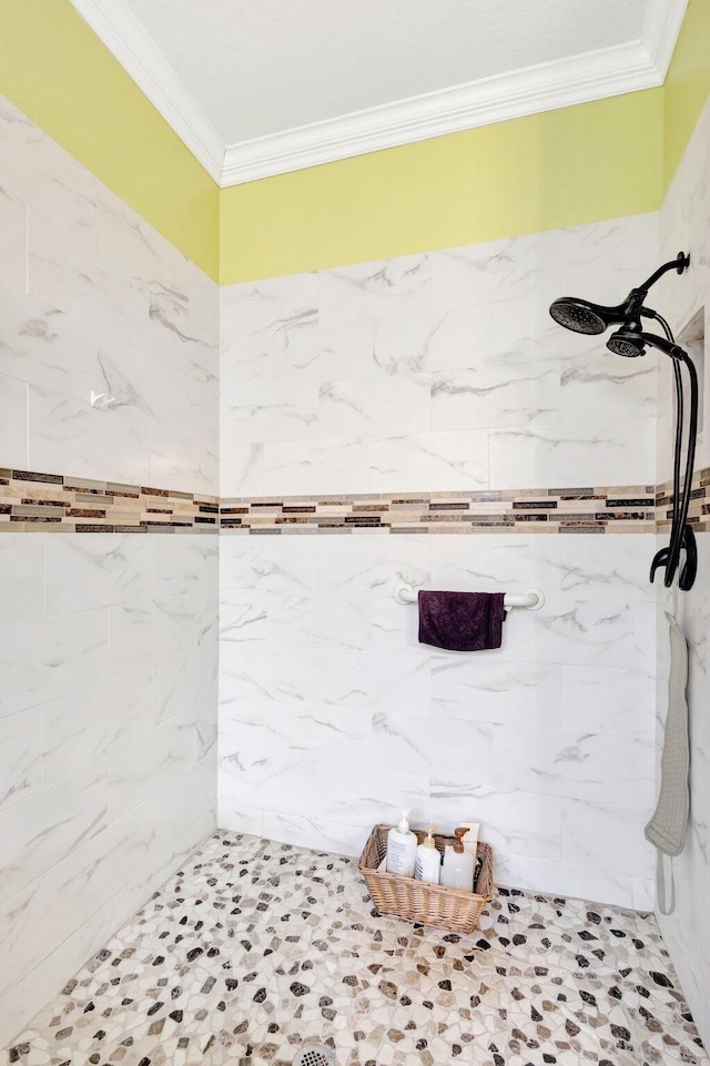 full bath featuring crown molding and tiled shower