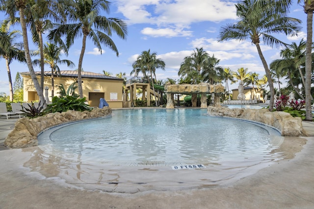 view of swimming pool