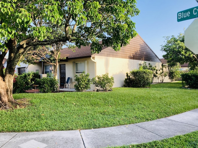 ranch-style house with a front yard