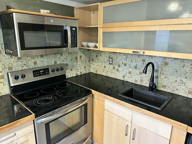 kitchen featuring tasteful backsplash, sink, stainless steel appliances, and light brown cabinets