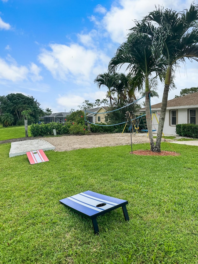 view of property's community featuring a lawn