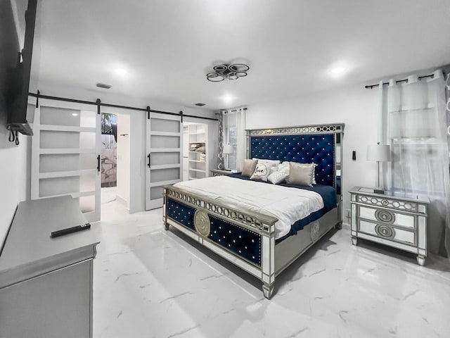 bedroom featuring a barn door