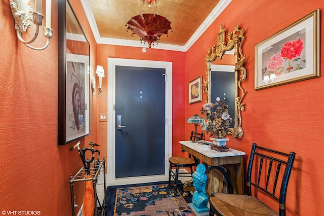 entryway featuring crown molding