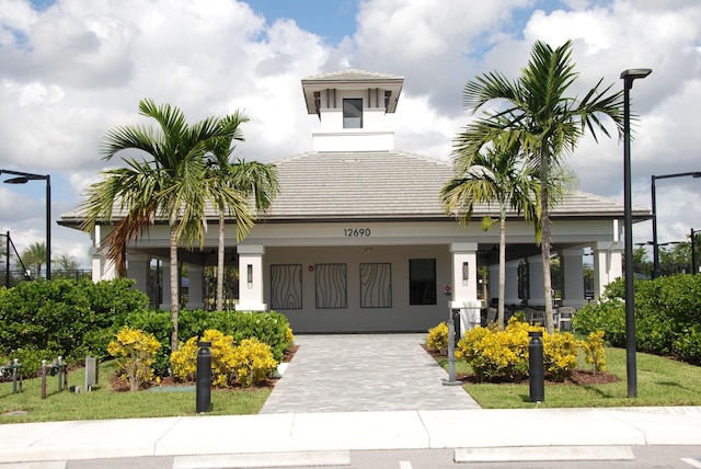 view of front of home with a front yard