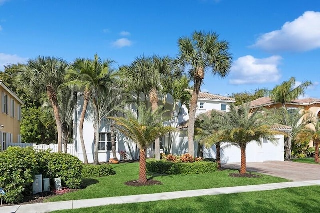 view of front facade with a front lawn