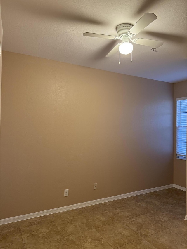 empty room with ceiling fan