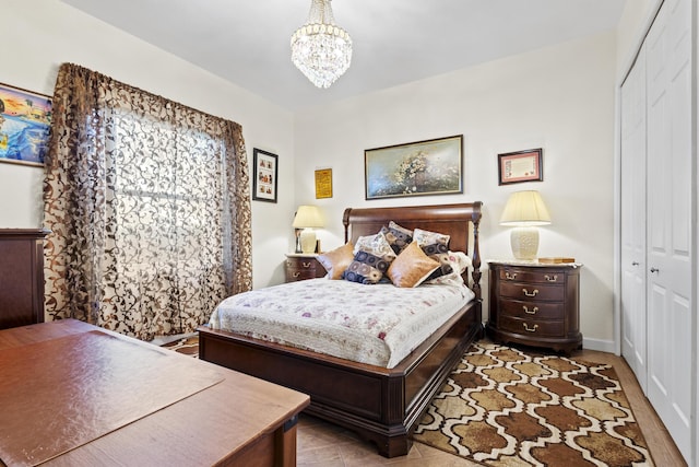 bedroom with a notable chandelier and a closet