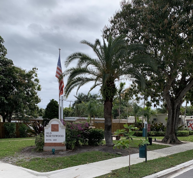 view of community / neighborhood sign