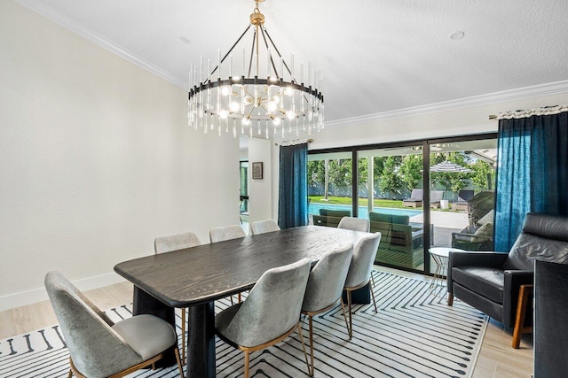 dining room featuring light wood-type flooring, crown molding, and an inviting chandelier