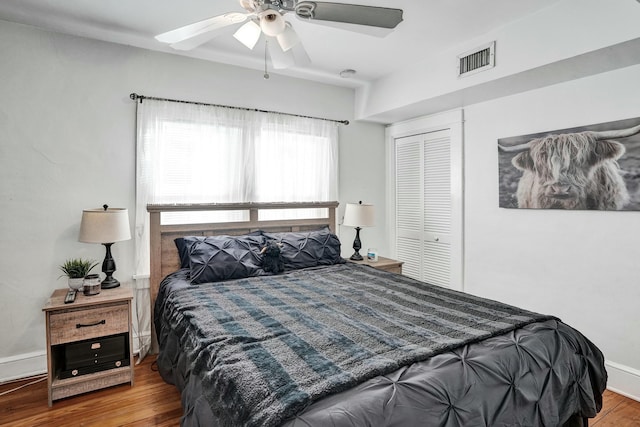 bedroom featuring ceiling fan, hardwood / wood-style floors, and a closet