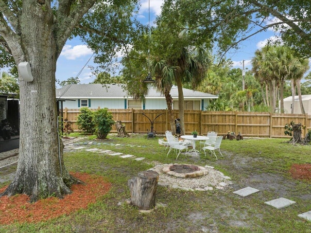 view of yard featuring a fire pit