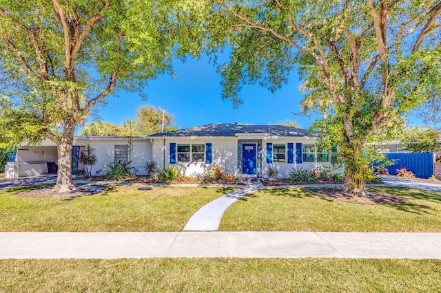 single story home featuring a front lawn