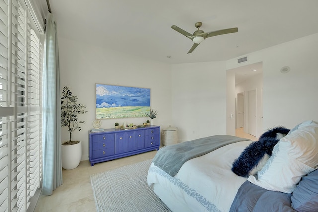 bedroom with ceiling fan