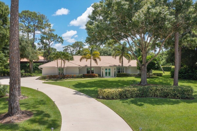 view of front of home featuring a front lawn
