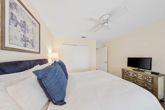 bedroom featuring ceiling fan and a closet