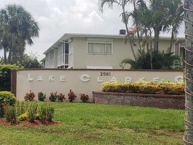 exterior space with a front yard