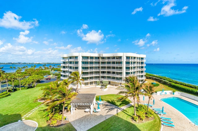 bird's eye view featuring a water view