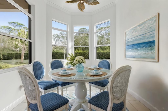 sunroom with ceiling fan