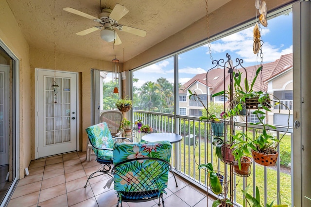 sunroom with ceiling fan