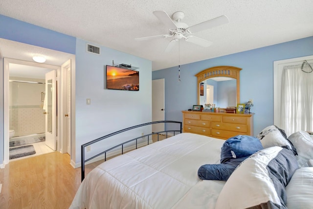 bedroom featuring ceiling fan, a textured ceiling, and light hardwood / wood-style flooring