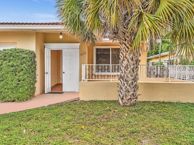 property entrance with a yard